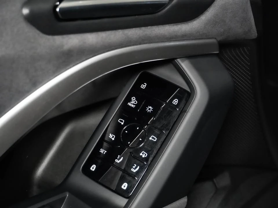 2025 Audi FY SQ5 - Image 9 of 10