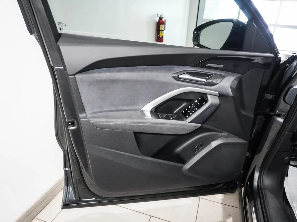 2025 Audi FY SQ5 - Image 8 of 10