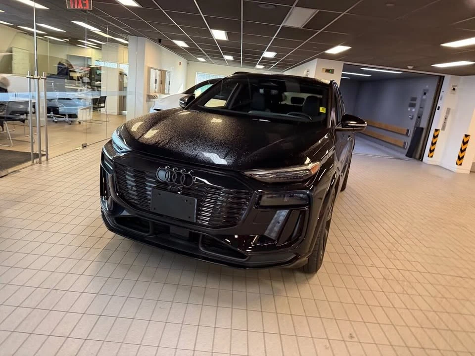 2025 Audi Q6 e-tron - Image 18 of 20