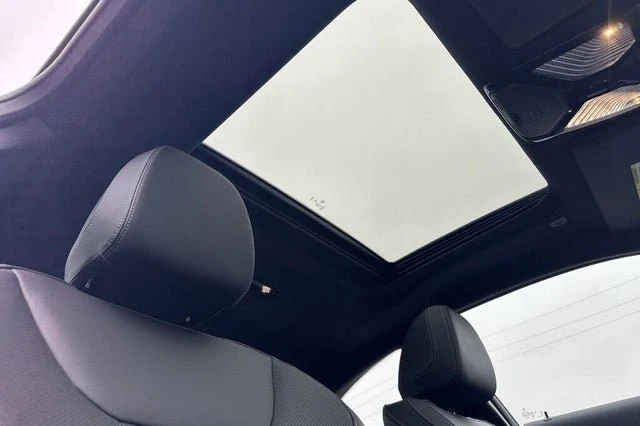 2025 BMW G42 M240i - Image 16 of 19
