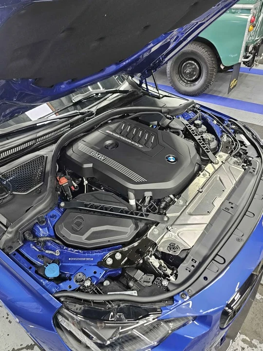 2025 BMW G42 M240i - Image 10 of 11
