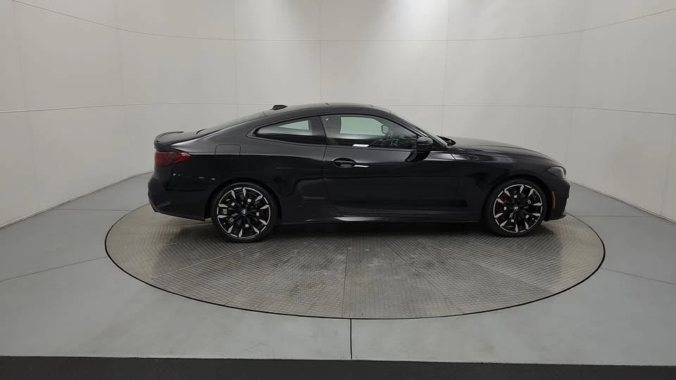2025 BMW 4 Series - Image 9 of 10