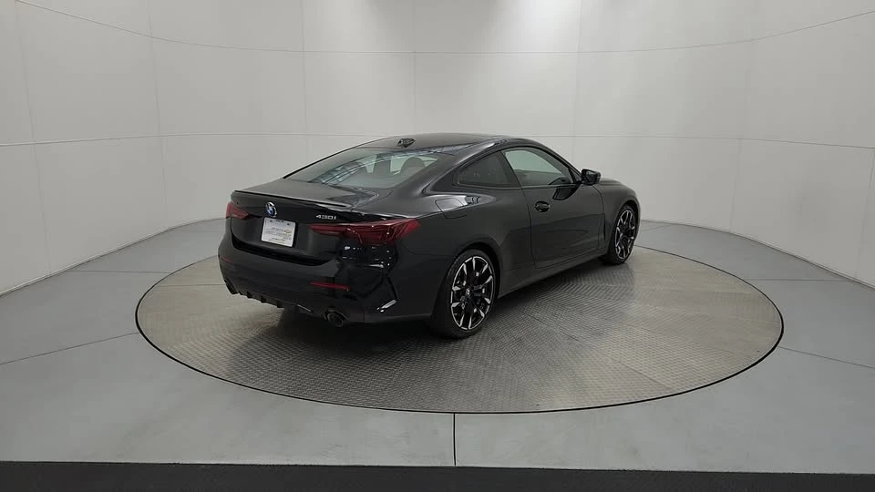 2025 BMW 4 Series - Image 8 of 10