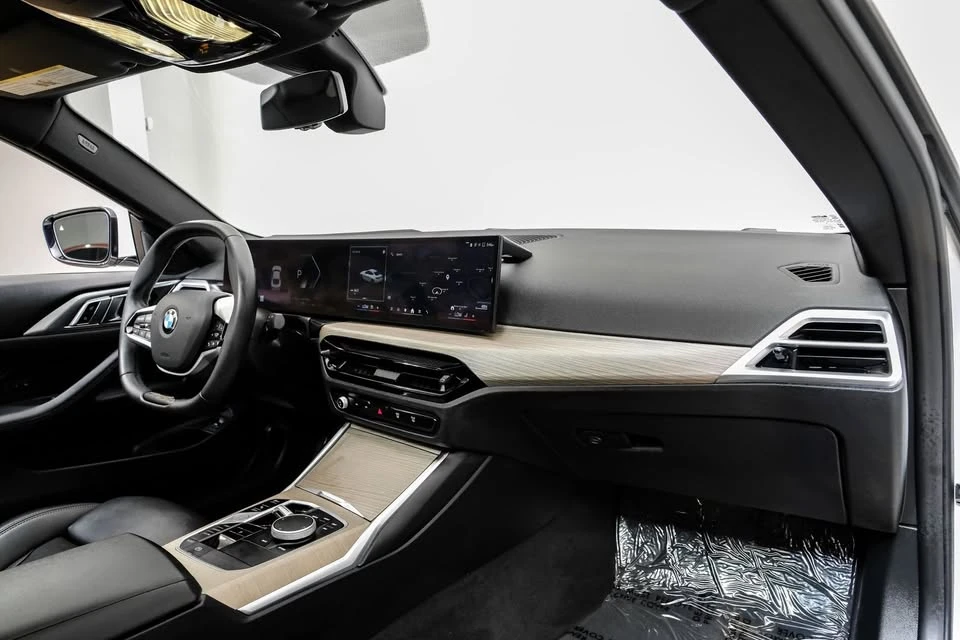 2025 BMW 4 Series - Image 17 of 19