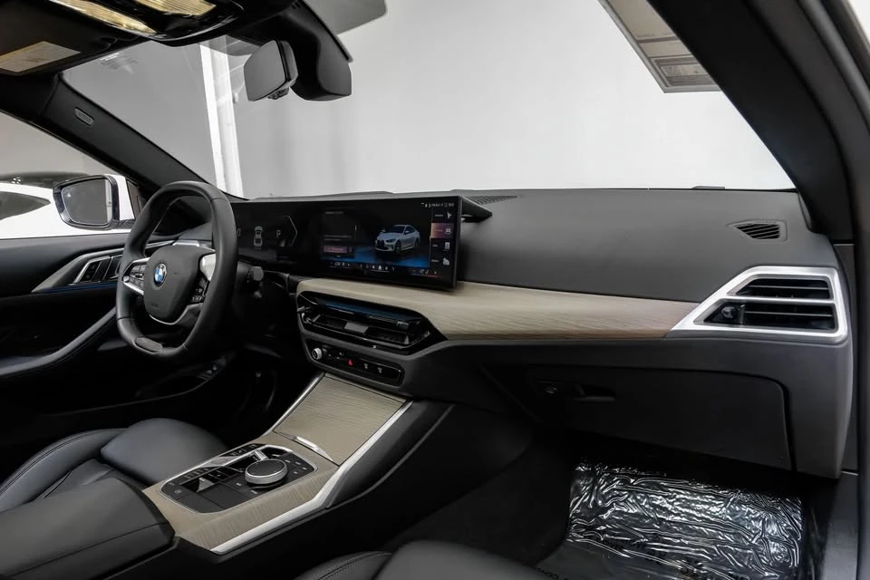 2025 BMW 4 Series - Image 17 of 20