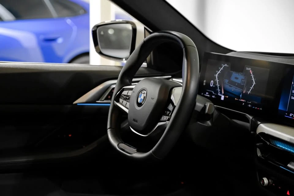 2025 BMW 4 Series - Image 18 of 20