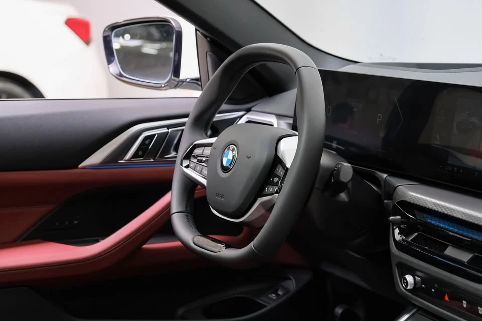 2025 BMW 4 Series - Image 16 of 20