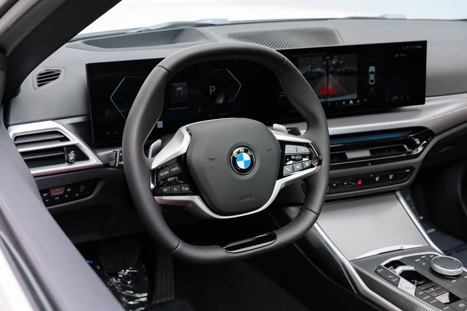2025 BMW 4 Series - Image 17 of 20