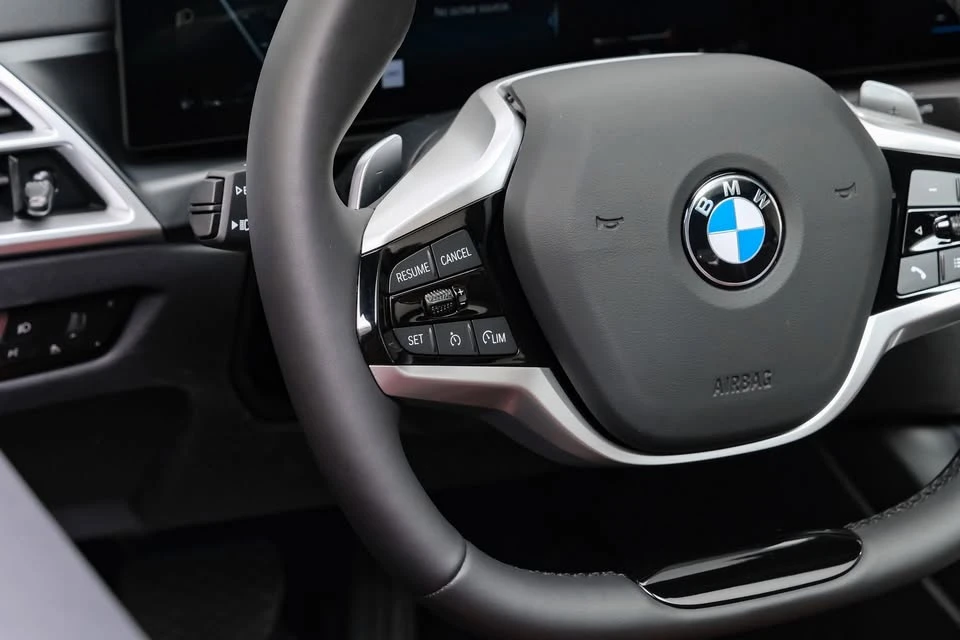 2025 BMW 4 Series - Image 18 of 20