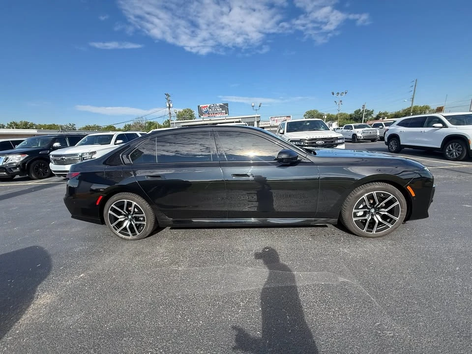 2025 BMW G70 7 Series - Image 3 of 20
