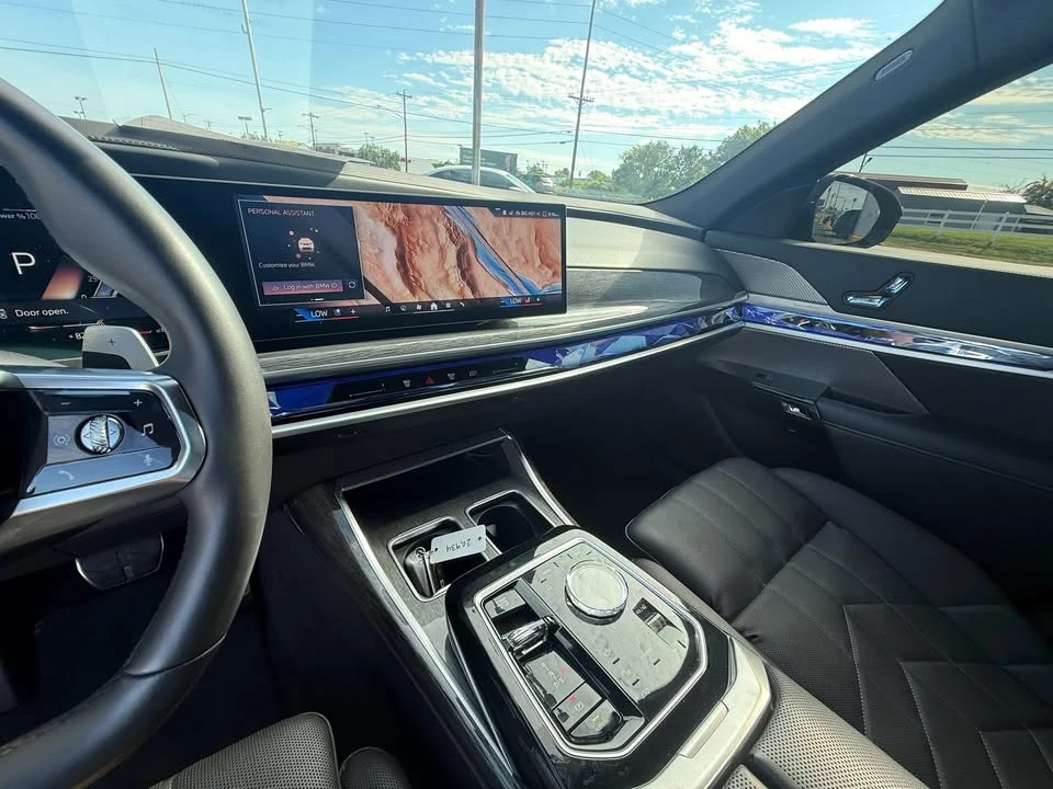 2025 BMW G70 7 Series - Image 18 of 20