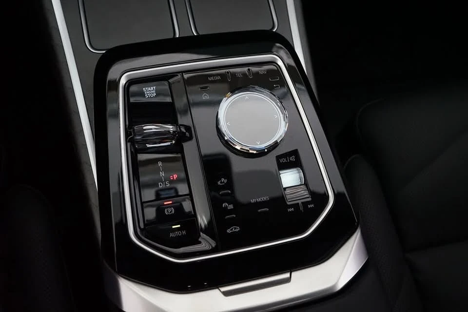 2025 BMW G70 7 Series - Image 18 of 20