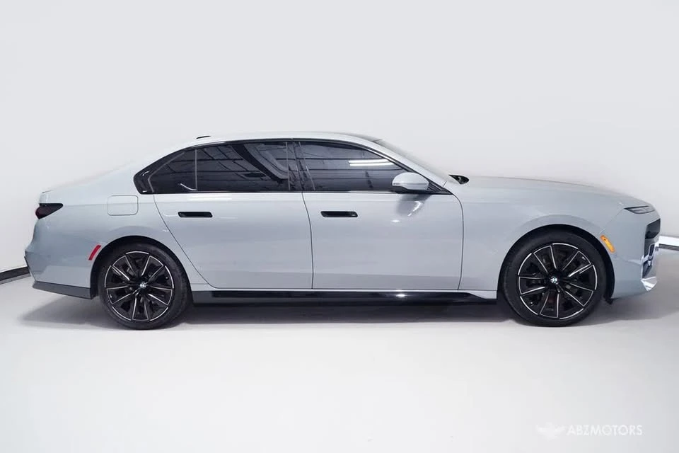 2025 BMW G70 7 Series - Image 3 of 20