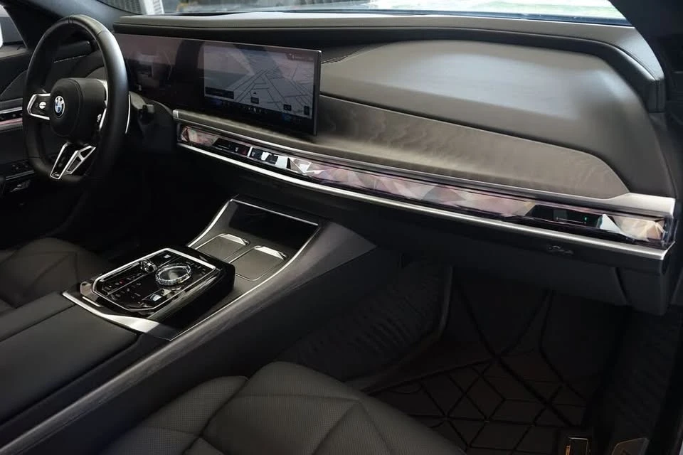 2025 BMW G70 7 Series - Image 10 of 20