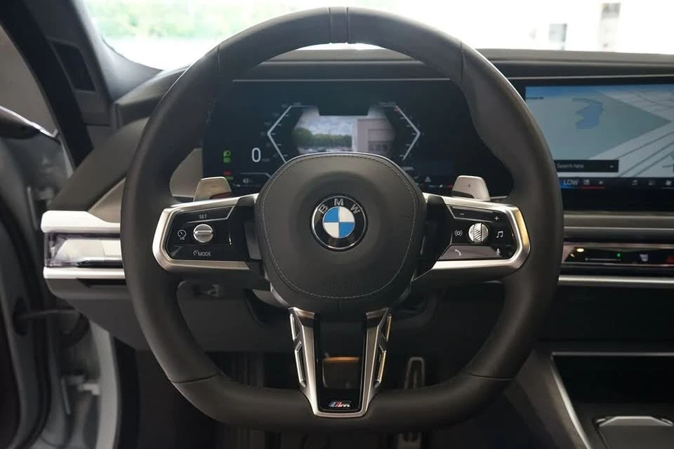 2025 BMW G70 7 Series - Image 11 of 20