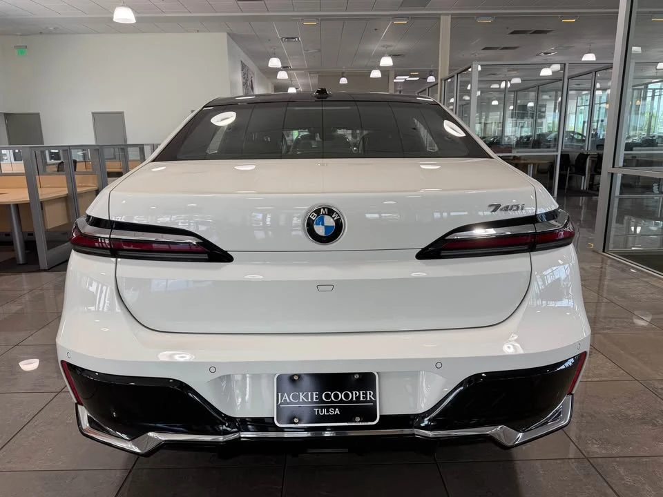 2025 BMW G70 7 Series - Image 2 of 8