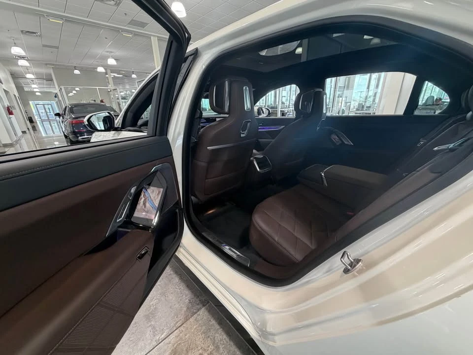 2025 BMW G70 7 Series - Image 3 of 8