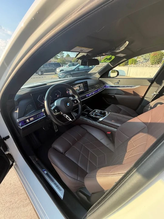 2025 BMW G70 7 Series - Image 8 of 10