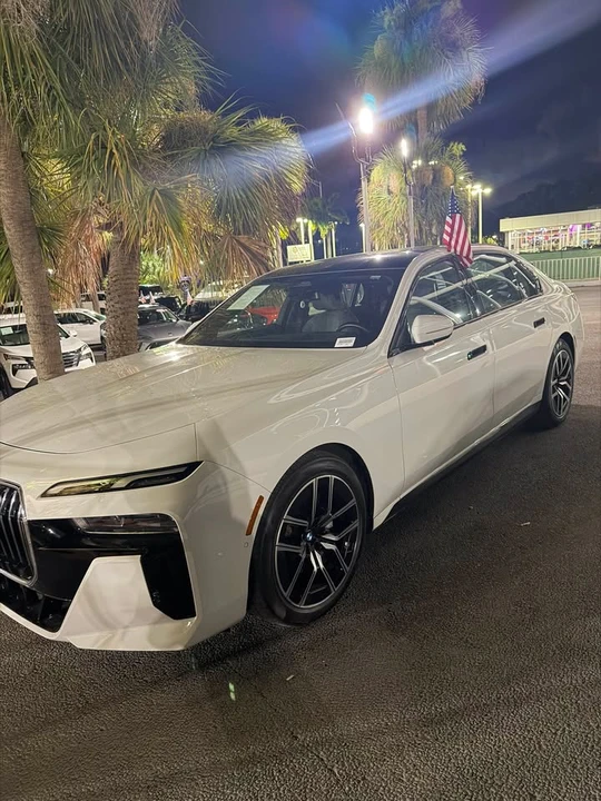 2025 BMW G70 7 Series - Image 7 of 8