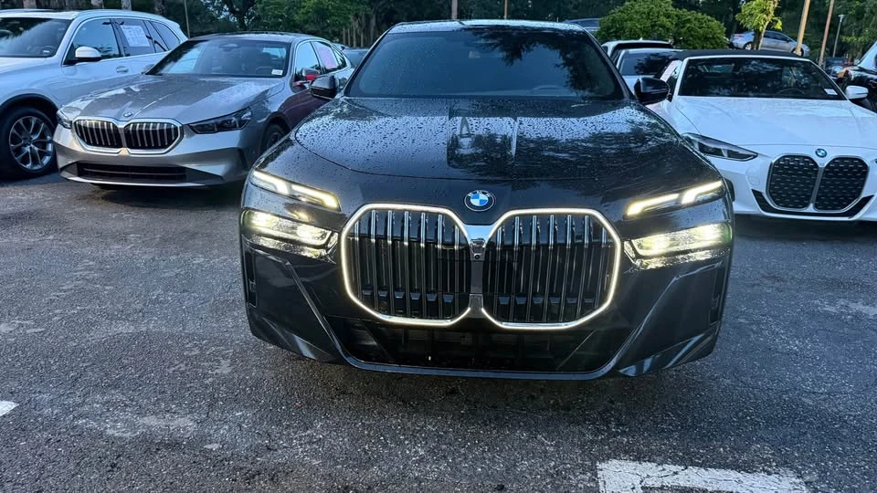 2025 BMW G70 7 Series - Image 2 of 11