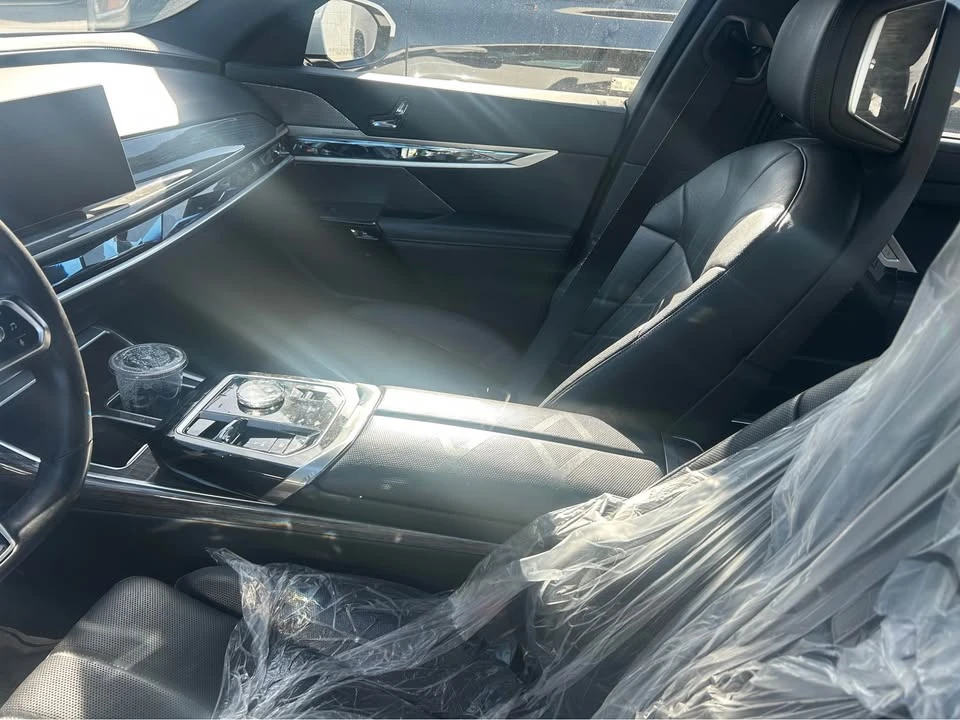 2025 BMW G70 7 Series - Image 3 of 3
