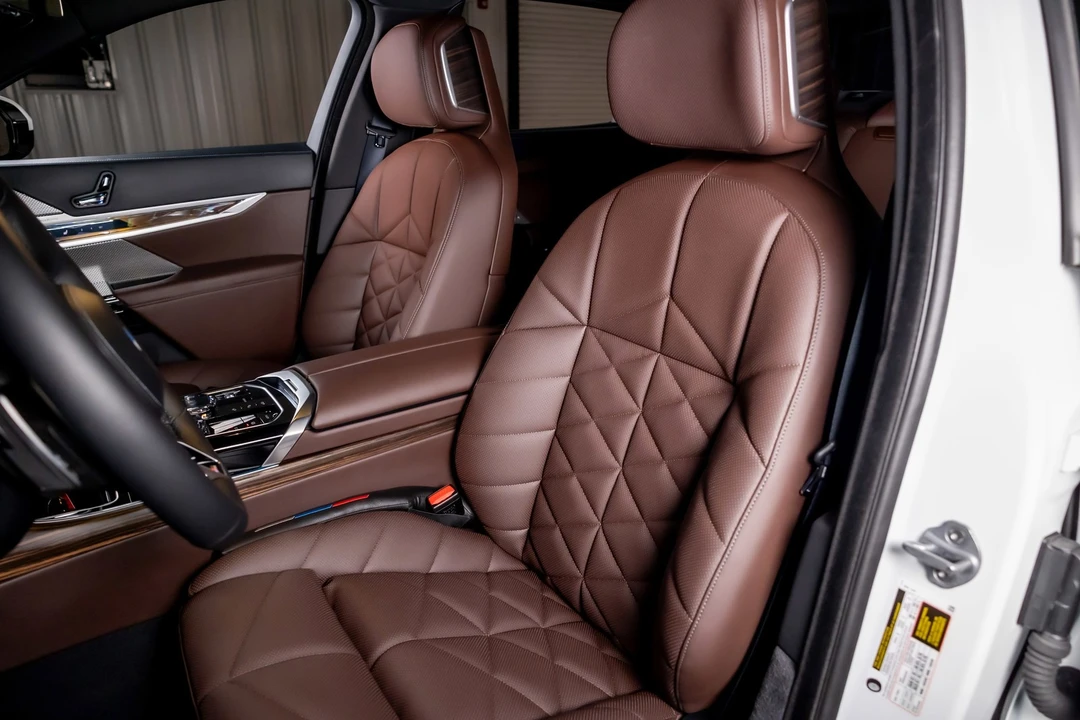 2025 BMW G70 7 Series - Image 5 of 12