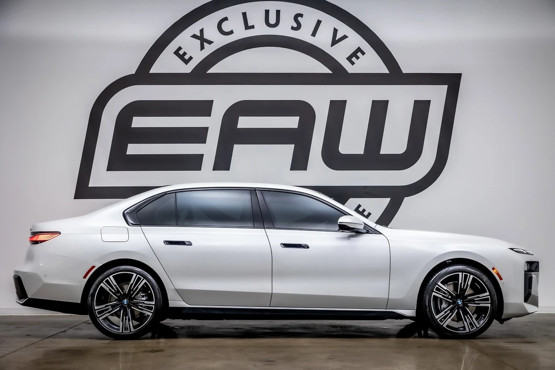 2025 BMW G70 7 Series - Image 9 of 12