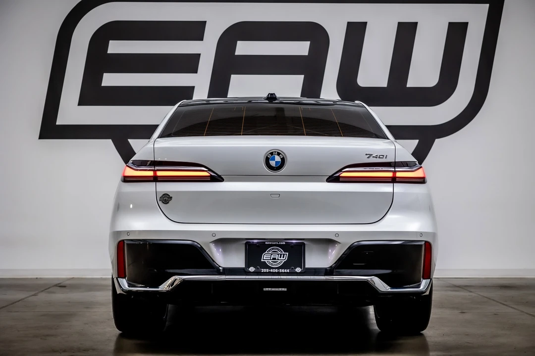 2025 BMW G70 7 Series - Image 11 of 12