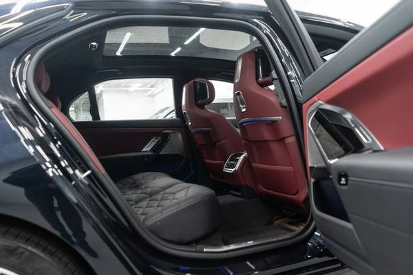 2025 BMW G70 7 Series - Image 12 of 21