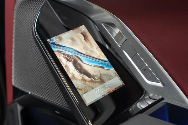 2025 BMW G70 7 Series - Image 16 of 21