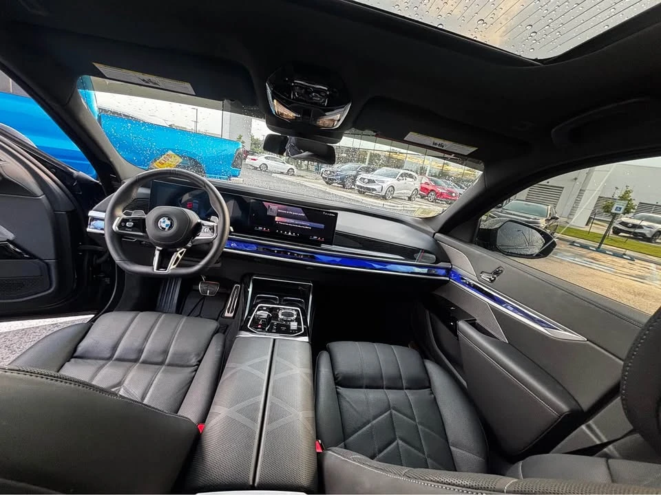2025 BMW G70 7 Series - Image 7 of 9