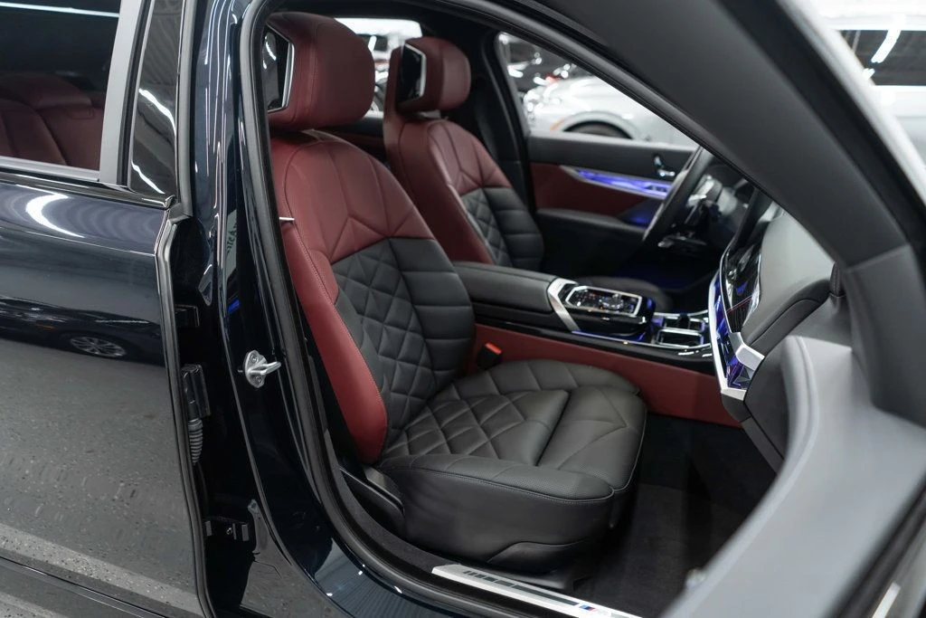 2025 BMW G70 7 Series - Image 9 of 12