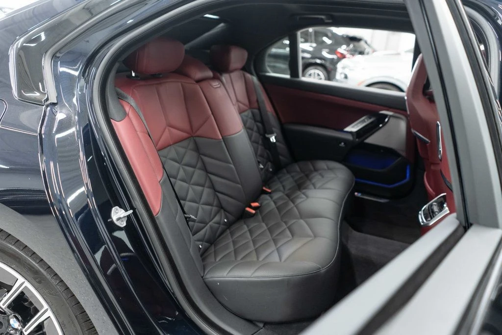 2025 BMW G70 7 Series - Image 11 of 12