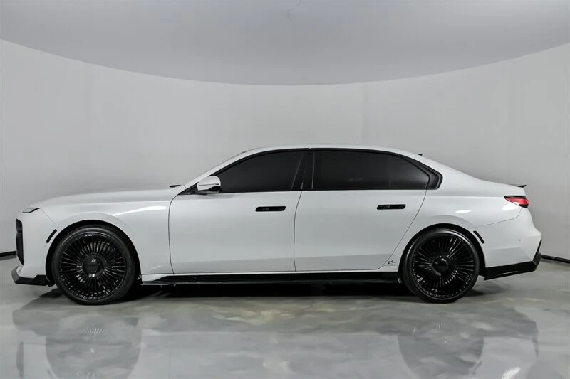 2025 BMW G70 7 Series - Image 7 of 21