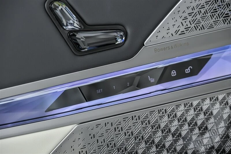 2025 BMW G70 7 Series - Image 18 of 21