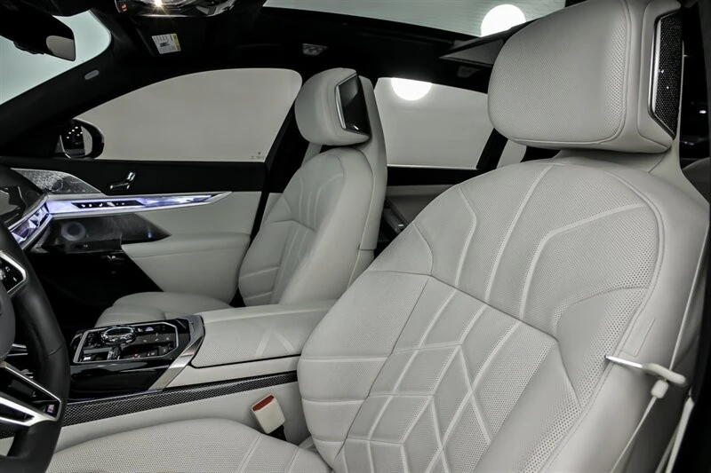2025 BMW G70 7 Series - Image 21 of 21