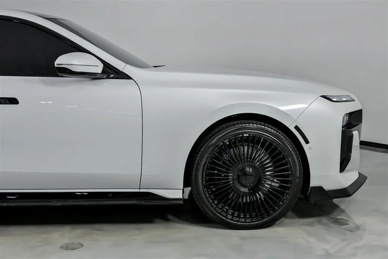 2025 BMW G70 7 Series - Image 14 of 21