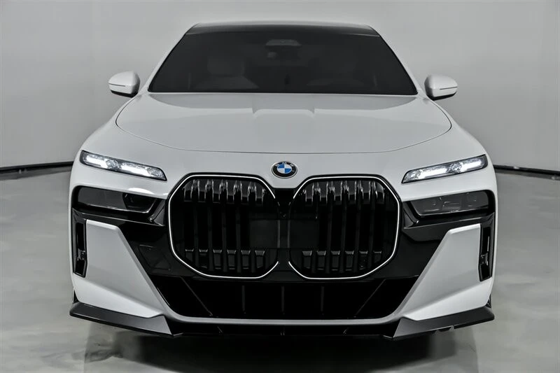 2025 BMW G70 7 Series - Image 4 of 21