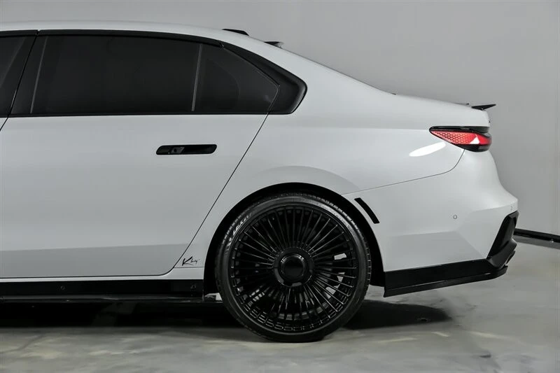 2025 BMW G70 7 Series - Image 8 of 21