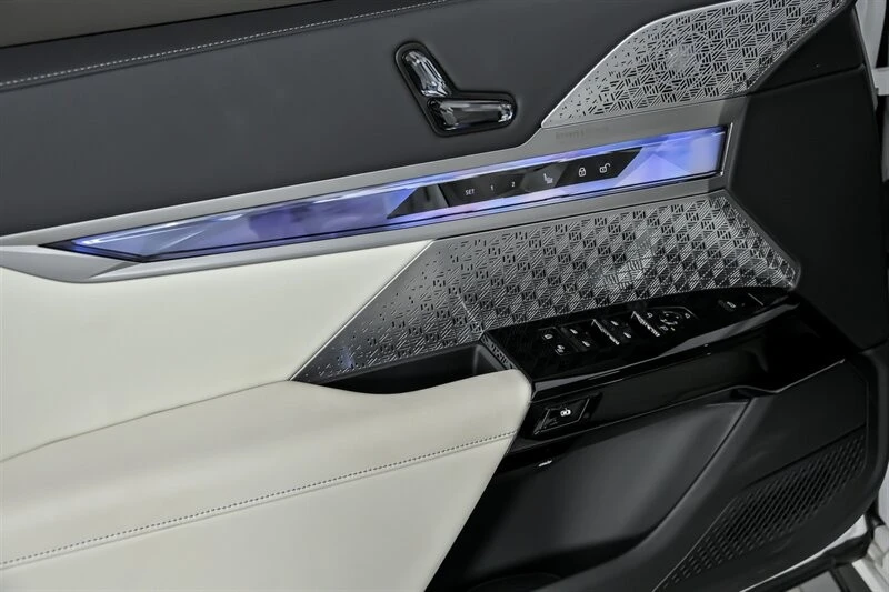 2025 BMW G70 7 Series - Image 17 of 21