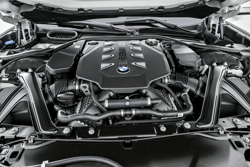 2025 BMW G70 7 Series - Image 16 of 21