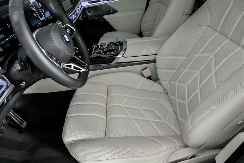 2025 BMW G70 7 Series - Image 20 of 21