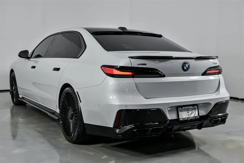 2025 BMW G70 7 Series - Image 9 of 21