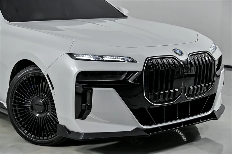 2025 BMW G70 7 Series - Image 2 of 21