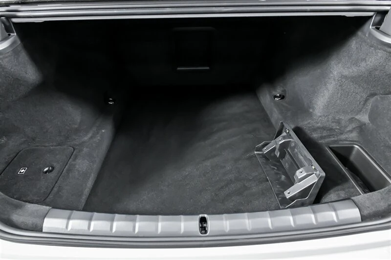 2025 BMW G70 7 Series - Image 15 of 21