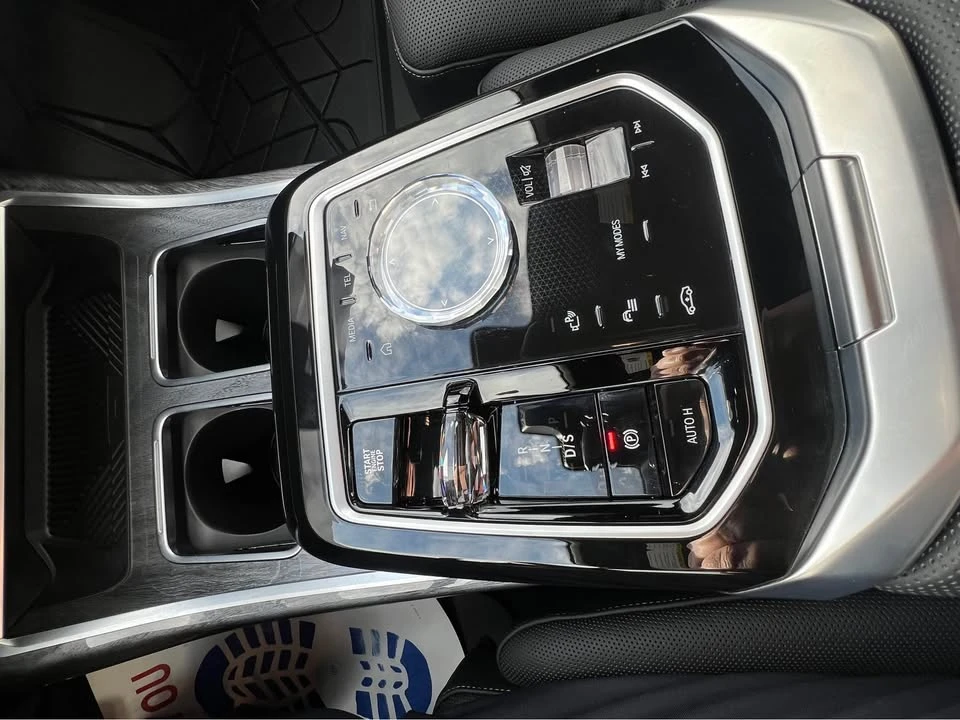 2025 BMW G70 7 Series - Image 6 of 10