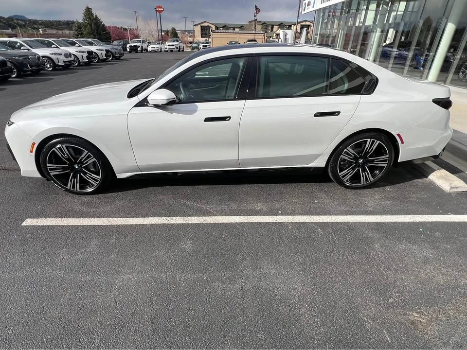 2025 BMW G70 7 Series - Image 3 of 10