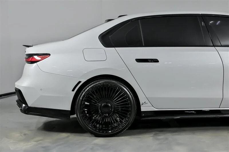 2025 BMW G70 7 Series - Image 12 of 21