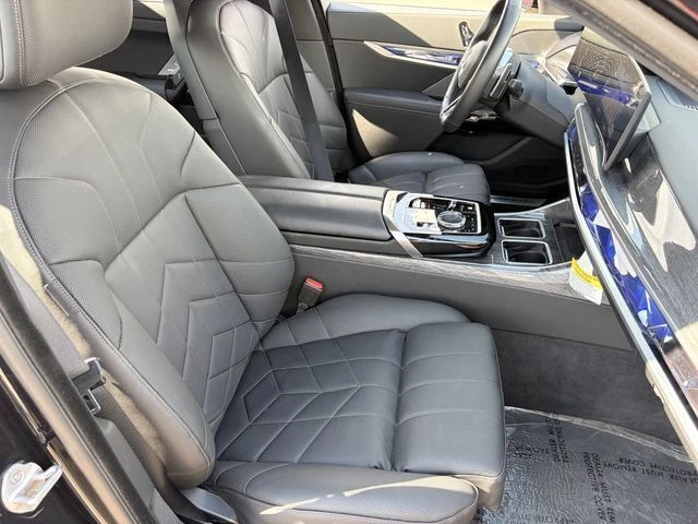 2025 BMW G70 7 Series - Image 11 of 20