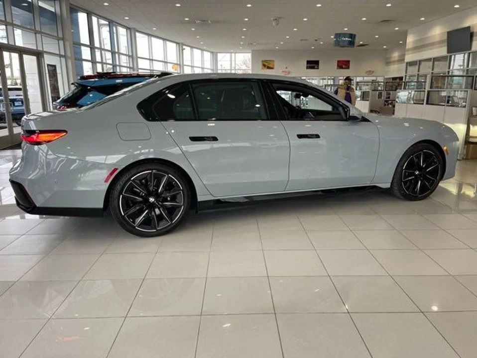 2025 BMW G70 7 Series - Image 11 of 20